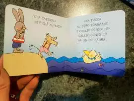Giulio coniglio impara a nuotare