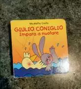 Giulio coniglio impara a nuotare