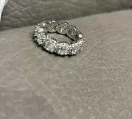 Anello con diamanti