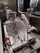 Affettatrice verticale professionale OMAS