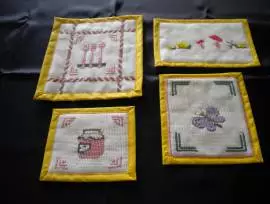 4 PRESINE IN TELA FATTE A MANO RICAMATE IN COTONE