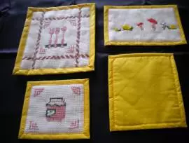4 PRESINE IN TELA FATTE A MANO RICAMATE IN COTONE