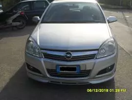 Opel Astra berlina sport