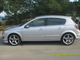 Opel Astra berlina sport