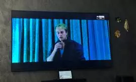 TV Samsung 82"