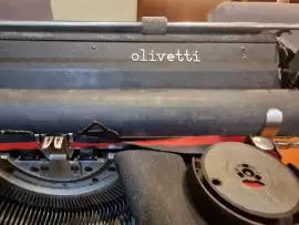 Macchina da scrivere Olivetti 