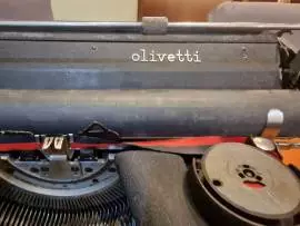 Macchina da scrivere Olivetti