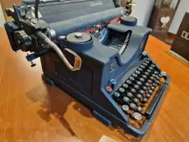 Macchina da scrivere Olivetti