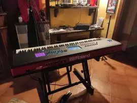 Roland Fantom 8 con custodia e stand