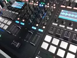 CONSOLLE TRAKTOR S8 + CASE RIGIDO ORIGINALE