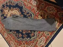pantaloni grigi
