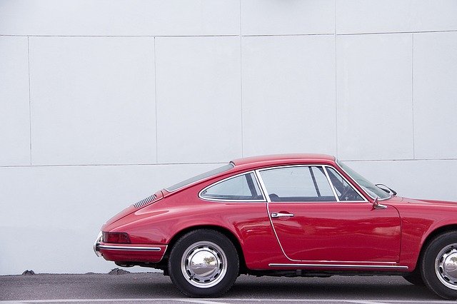 autoveicolo usato rosso